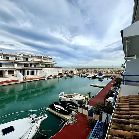 Luxury 2-bed Marina