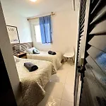 Luxury 2-bed Marina 阿尔考斯布里