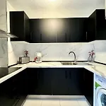 Luxury 2-bed Marina *