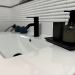 Luxury 2-bed Marina * 阿尔考斯布里