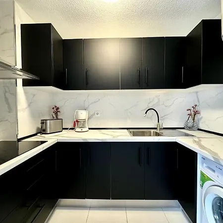 Luxury 2-bed Marina *